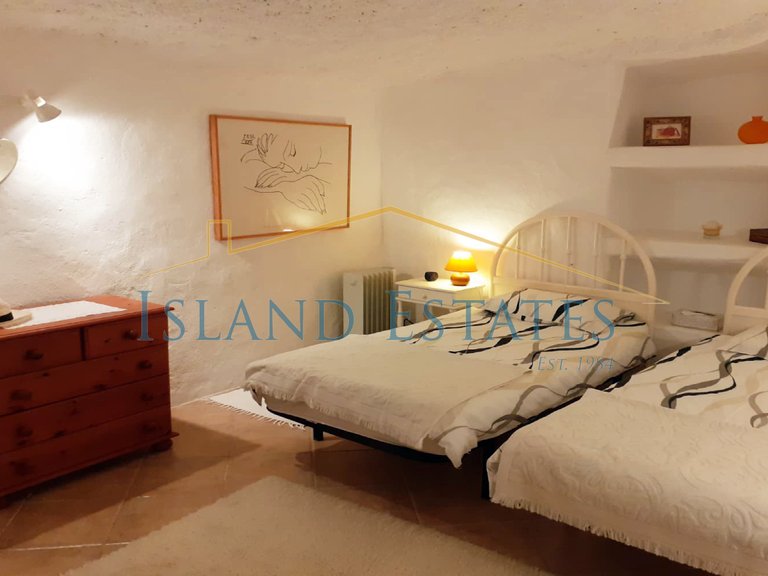 Detached Villa with 2 cave houses on land of 2750 m2 17