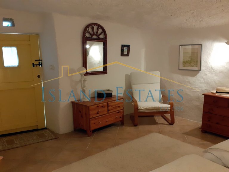 Detached Villa with 2 cave houses on land of 2750 m2 18