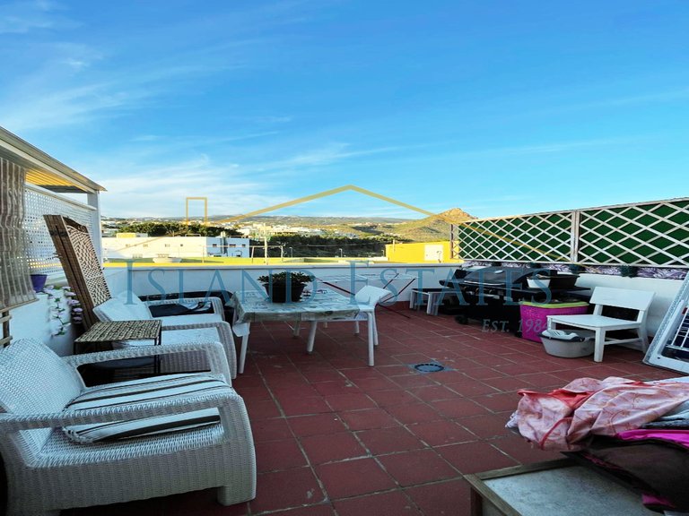 One bedroom apartment with private roof terrace 2