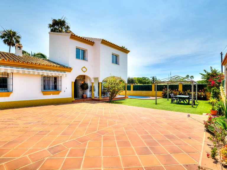 Detached villa in San Pedro 2