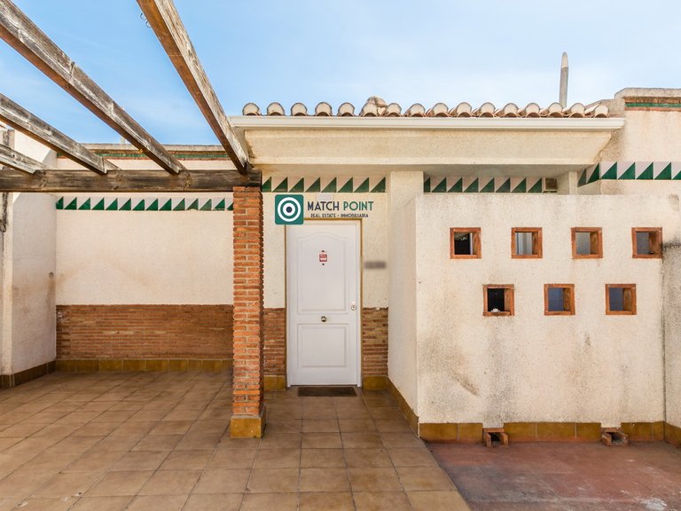 BEAUTIFUL TOWNHOUSE JUST STEPS FROM THE MARINA AND THE BEACH 12