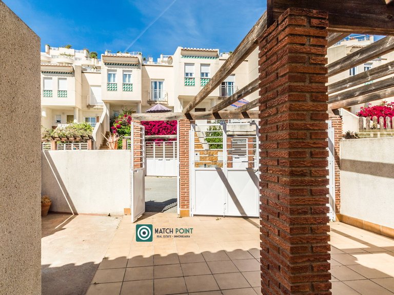 BEAUTIFUL TOWNHOUSE JUST STEPS FROM THE MARINA AND THE BEACH 13