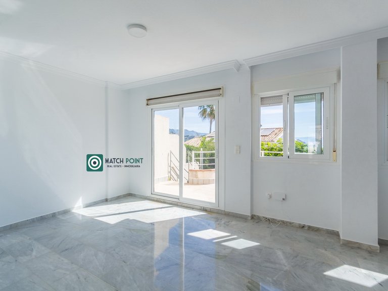 BEAUTIFUL TOWNHOUSE JUST STEPS FROM THE MARINA AND THE BEACH 19