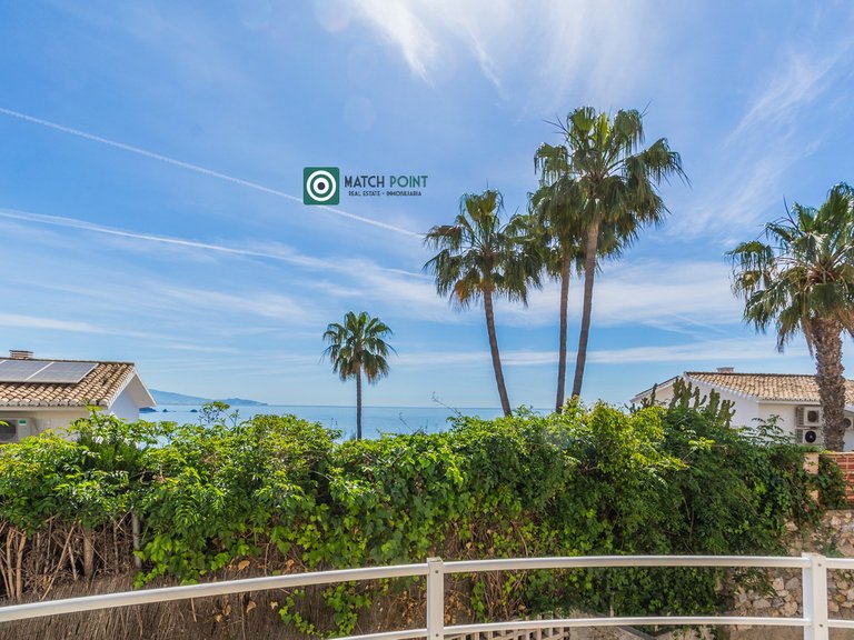 BEAUTIFUL TOWNHOUSE JUST STEPS FROM THE MARINA AND THE BEACH 21