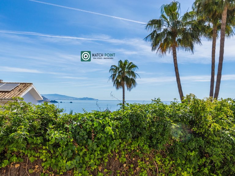 BEAUTIFUL TOWNHOUSE JUST STEPS FROM THE MARINA AND THE BEACH 22