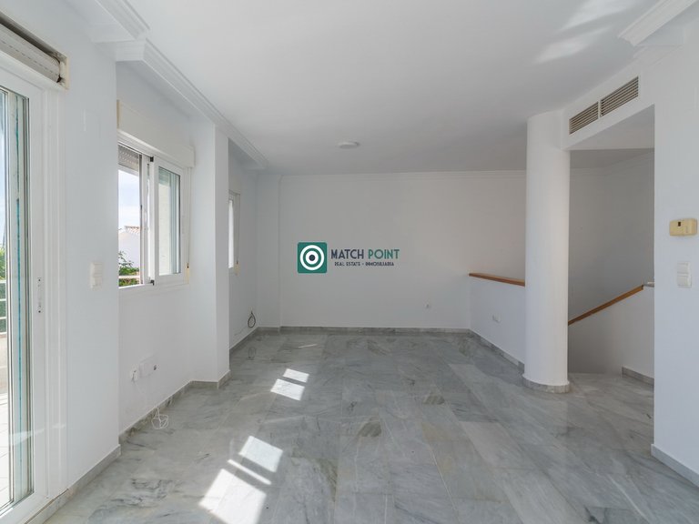 BEAUTIFUL TOWNHOUSE JUST STEPS FROM THE MARINA AND THE BEACH 24