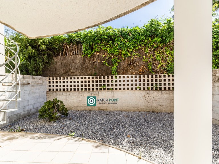 BEAUTIFUL TOWNHOUSE JUST STEPS FROM THE MARINA AND THE BEACH 25