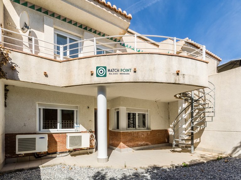 BEAUTIFUL TOWNHOUSE JUST STEPS FROM THE MARINA AND THE BEACH 26
