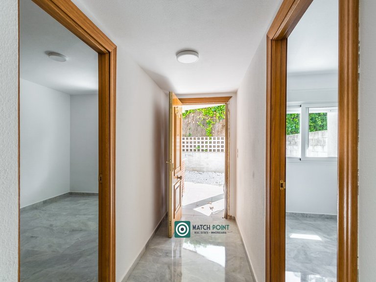 BEAUTIFUL TOWNHOUSE JUST STEPS FROM THE MARINA AND THE BEACH 27