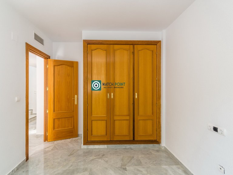 BEAUTIFUL TOWNHOUSE JUST STEPS FROM THE MARINA AND THE BEACH 31