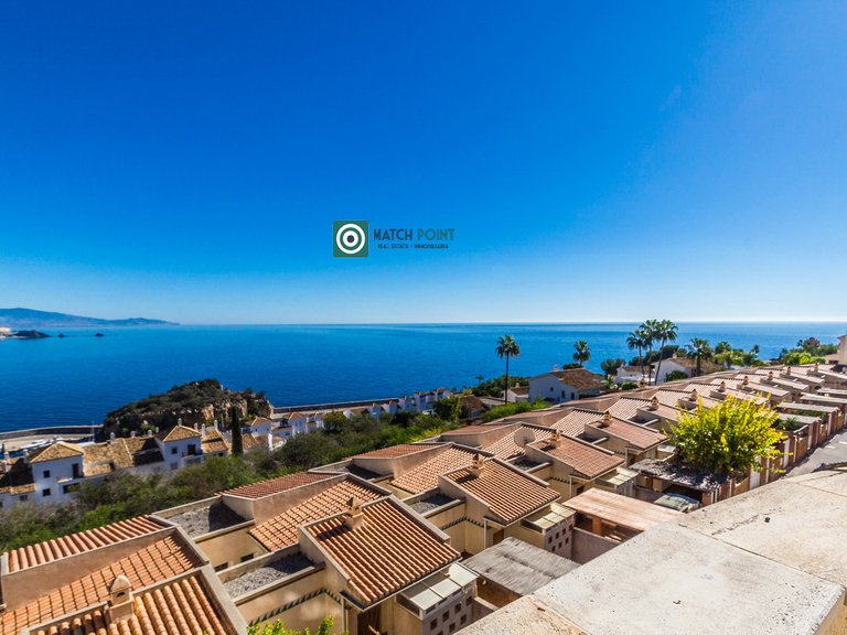 BEAUTIFUL TOWNHOUSE JUST STEPS FROM THE MARINA AND THE BEACH 7