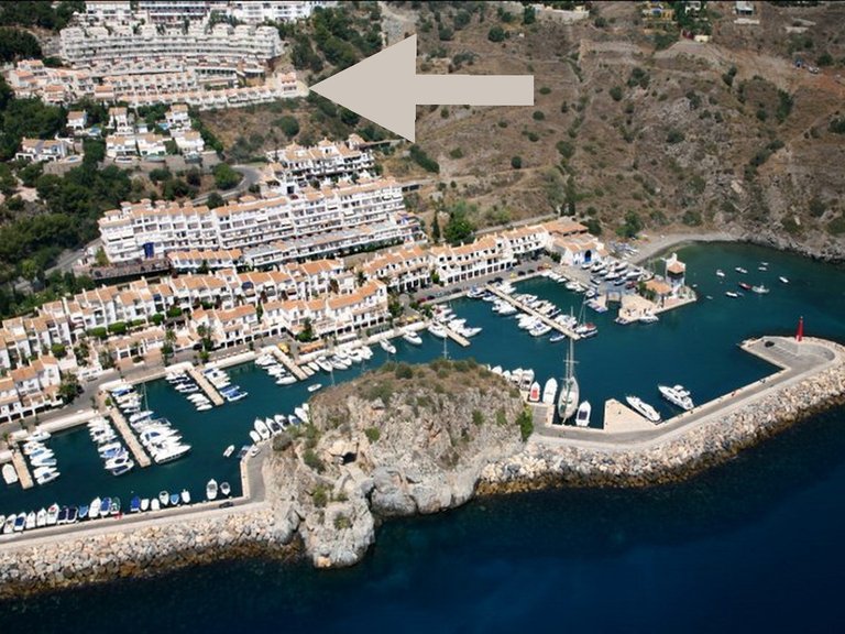 BEAUTIFUL TOWNHOUSE JUST STEPS FROM THE MARINA AND THE BEACH 39