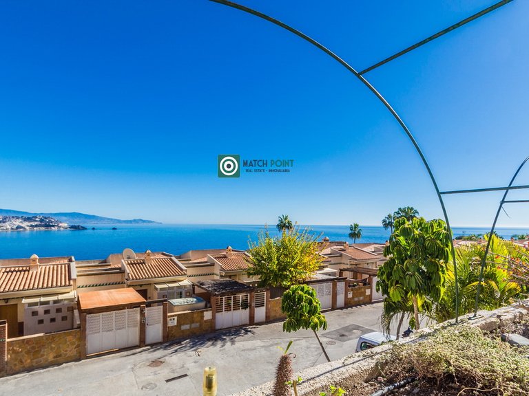 BEAUTIFUL TOWNHOUSE JUST STEPS FROM THE MARINA AND THE BEACH 9