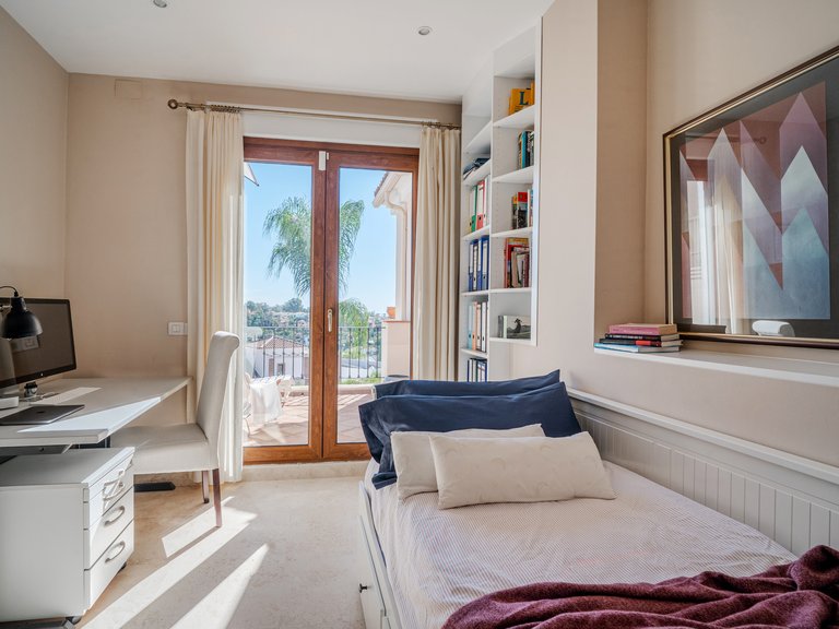 Spacious Family Townhouse in Paraíso Hills, New Golden Mile 27