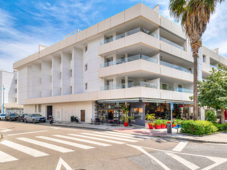 Stunning penthouse Just Steps from the Beach in San Pedro Alcántara 4
