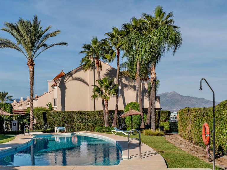 Spacious Family Townhouse in Paraíso Hills, New Golden Mile 18