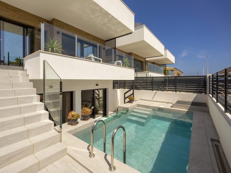 Villa for Sale in Torrevieja, Alicante 1