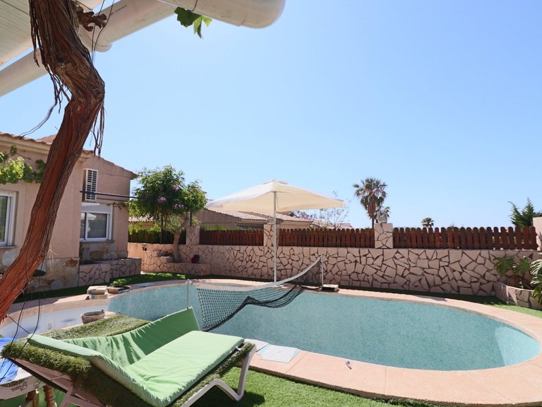 For Sale A Large villa in La Nucia with pool, parking and large plot 2