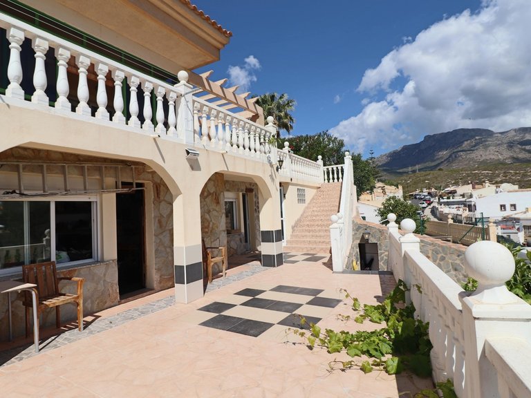 For Sale A Large villa in La Nucia with pool, parking and large plot 12