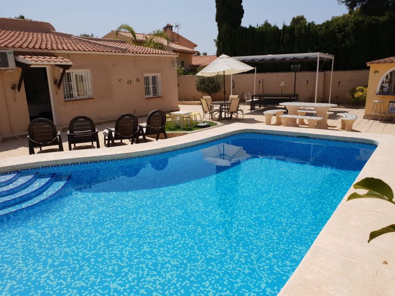 For Sale: Beautiful, detached villa with own pool in Alfaz del Pi 20