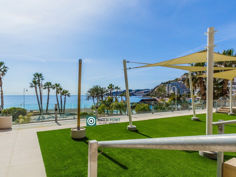 FLAT WITH TERRACE IN AN ICONIC BEACHFRONT RESIDENTIAL COMPLEX 1
