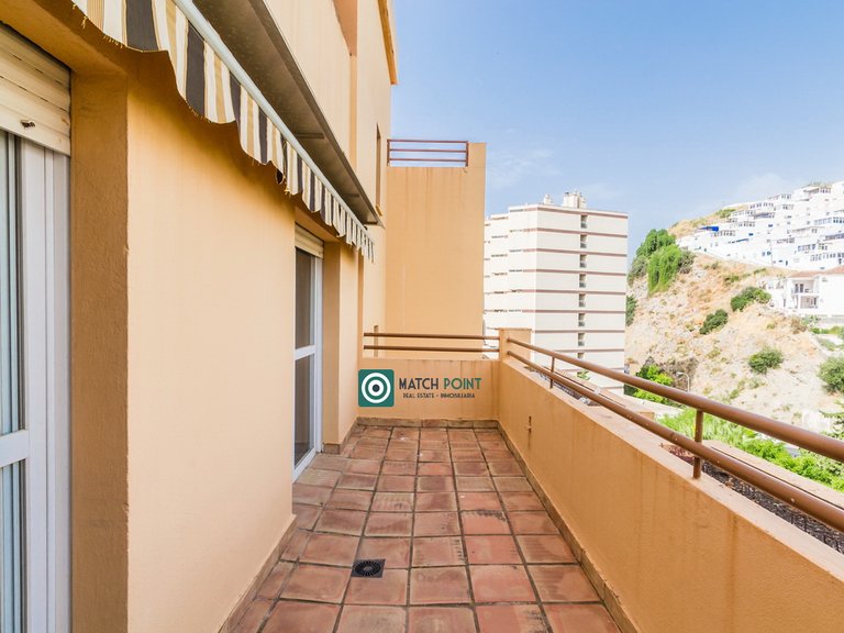 FLAT WITH TERRACE IN AN ICONIC BEACHFRONT RESIDENTIAL COMPLEX 24