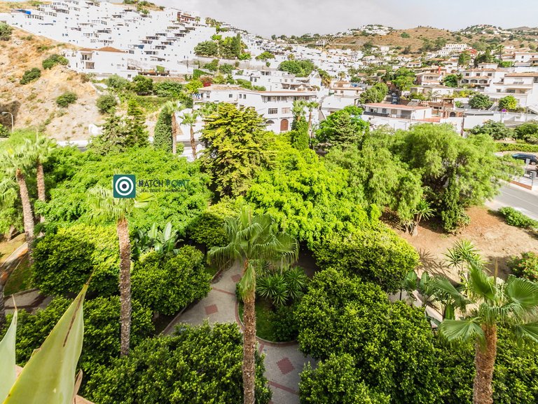 FLAT WITH TERRACE IN AN ICONIC BEACHFRONT RESIDENTIAL COMPLEX 28