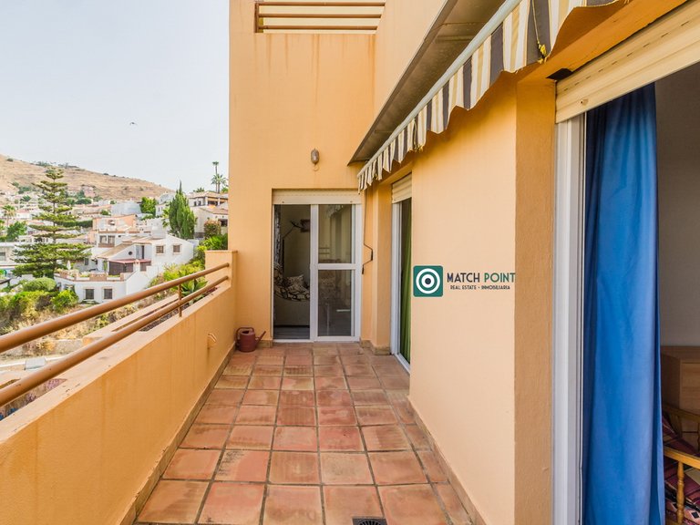 FLAT WITH TERRACE IN AN ICONIC BEACHFRONT RESIDENTIAL COMPLEX 31