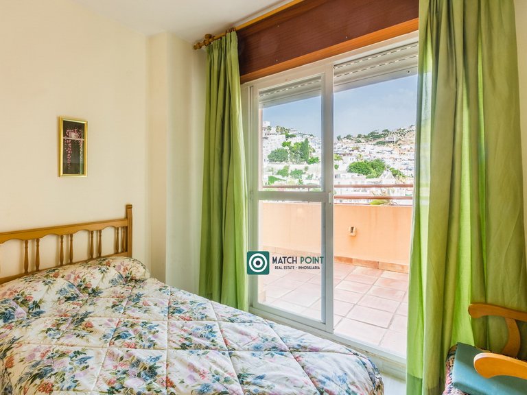 FLAT WITH TERRACE IN AN ICONIC BEACHFRONT RESIDENTIAL COMPLEX 36