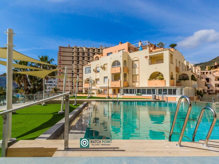 FLAT WITH TERRACE IN AN ICONIC BEACHFRONT RESIDENTIAL COMPLEX 3