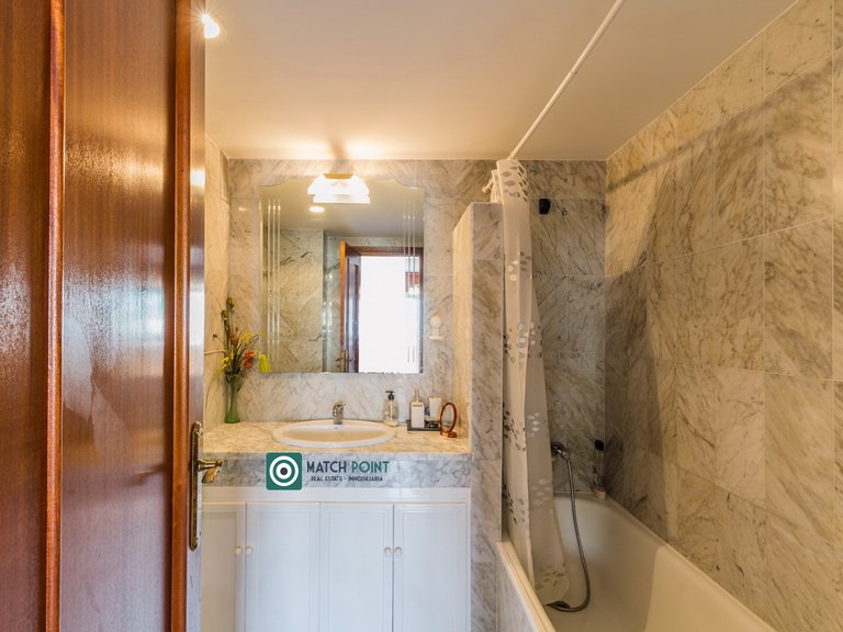 FLAT WITH TERRACE IN AN ICONIC BEACHFRONT RESIDENTIAL COMPLEX 42