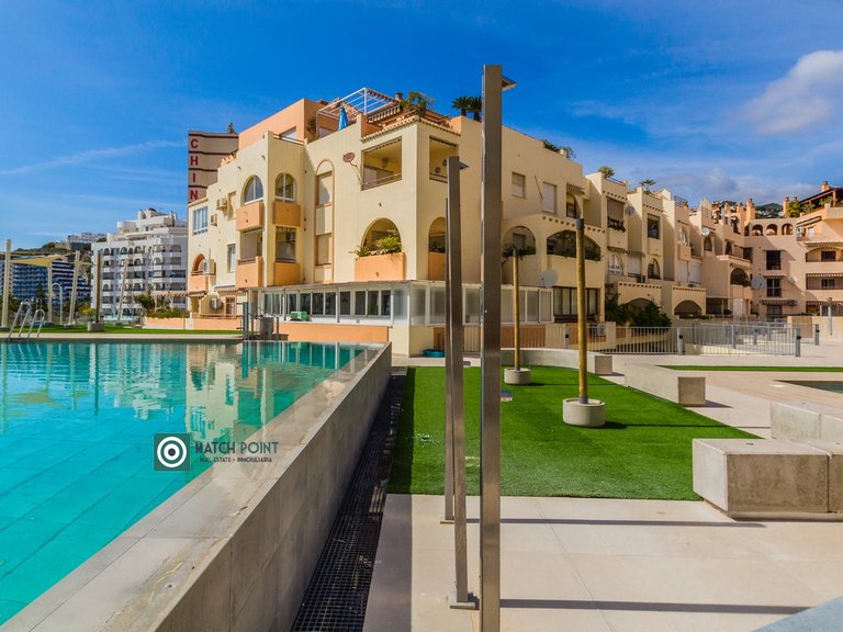 FLAT WITH TERRACE IN AN ICONIC BEACHFRONT RESIDENTIAL COMPLEX 4
