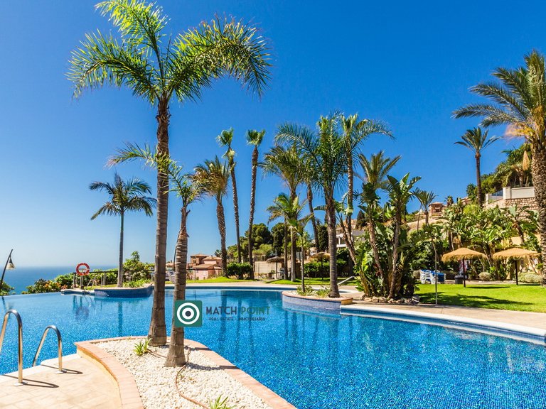 IN A RESIDENTIAL COMPLEX WITH COMMUNAL SWIMMING POOLS 4