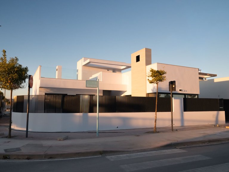 Key Ready Luxury 3 Bed 4 Bath Detached Villa with Private Pool, Parking, Basement and Solarium. 2