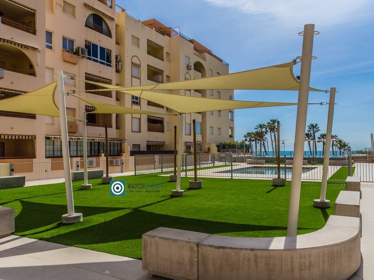 FLAT WITH TERRACE IN AN ICONIC BEACHFRONT RESIDENTIAL COMPLEX 10
