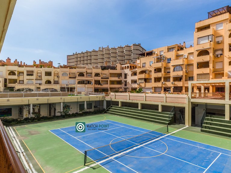 FLAT WITH TERRACE IN AN ICONIC BEACHFRONT RESIDENTIAL COMPLEX 12