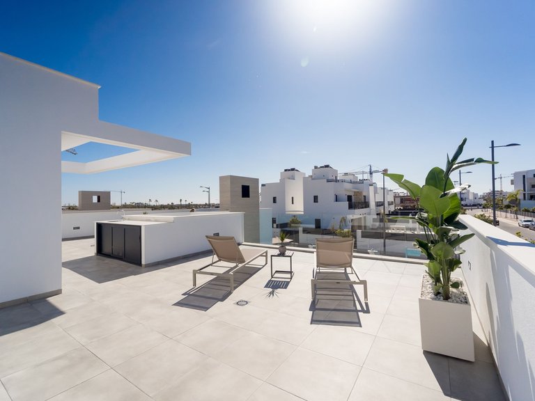 Key Ready Luxury 3 Bed 4 Bath Detached Villa with Private Pool, Parking, Basement and Solarium. 13