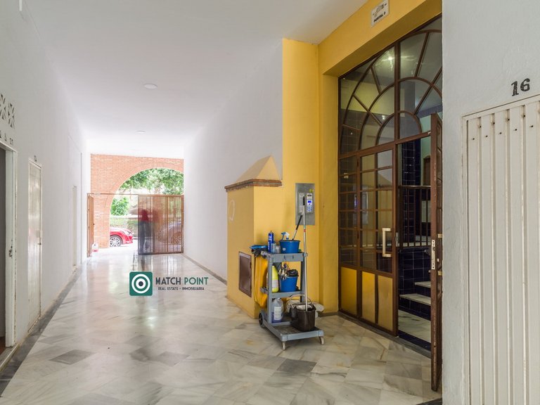 FLAT WITH TERRACE IN AN ICONIC BEACHFRONT RESIDENTIAL COMPLEX 13