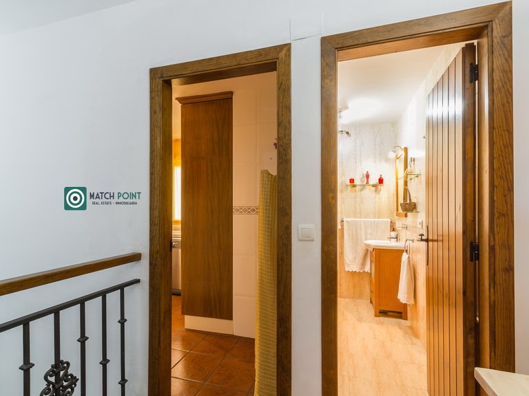 FIVE MINUTE WALK FROM THE BEACH 9