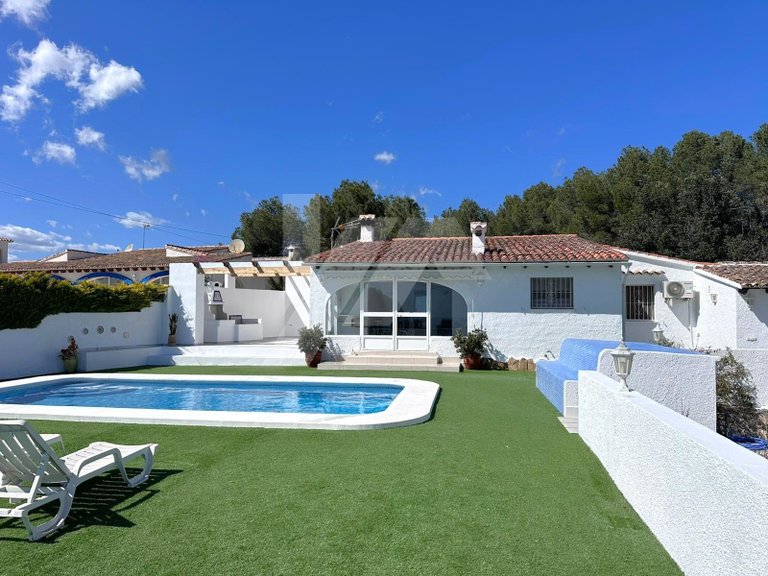 Detached Villa with sea views for sale in Moraira, Costa Blanca. 1