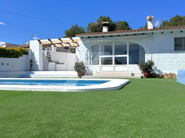 Detached Villa with sea views for sale in Moraira, Costa Blanca. 3
