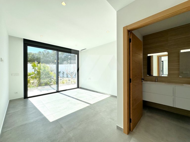 Exclusive “Key Ready” Modern Villa with Unparalleled Views of the Mediterranean, Cap d’Or, and Moraira 8