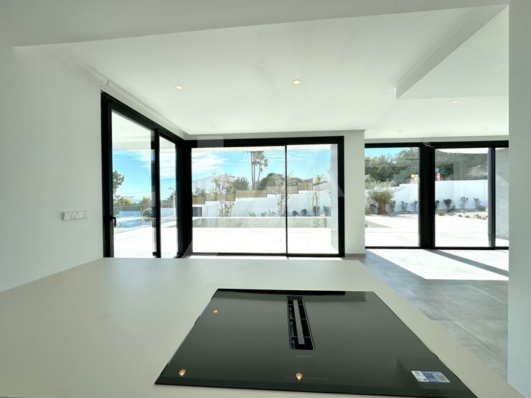 Exclusive “Key Ready” Modern Villa with Unparalleled Views of the Mediterranean, Cap d’Or, and Moraira 10