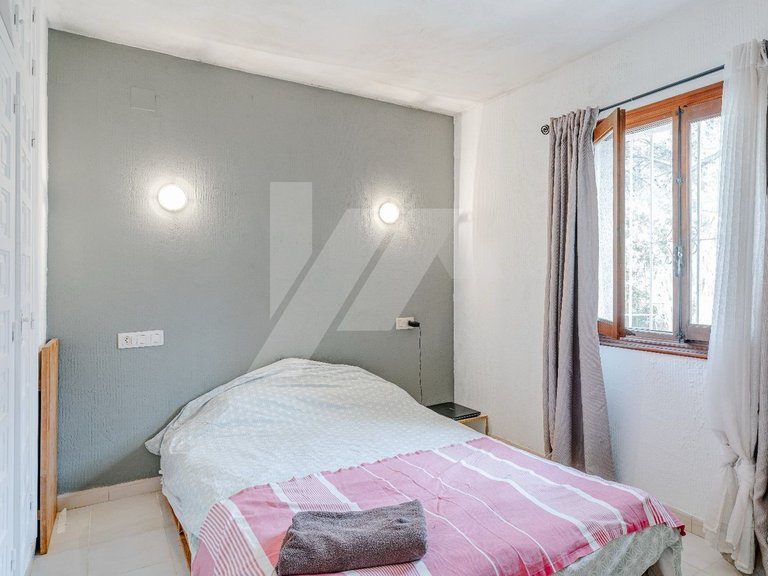 Charming Detached Villa with Private Pool in Arnella, Moraira 3
