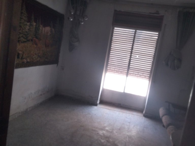 Casa para reformar o para derribar ubicada en Burjassot, valencia. 4