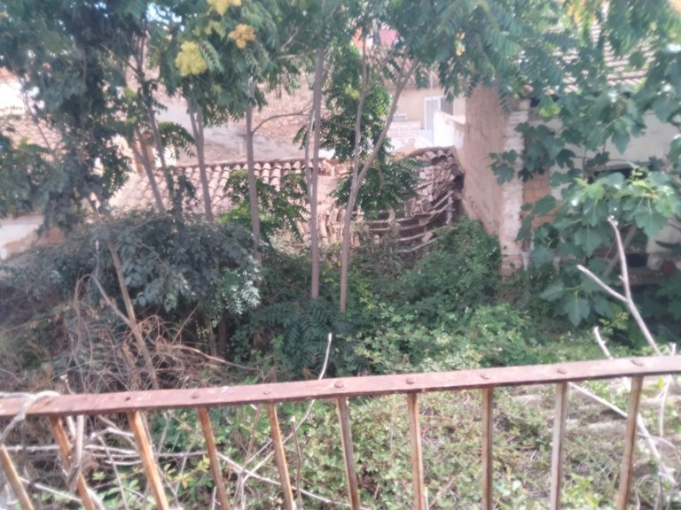 Casa para reformar o para derribar ubicada en Burjassot, valencia. 7