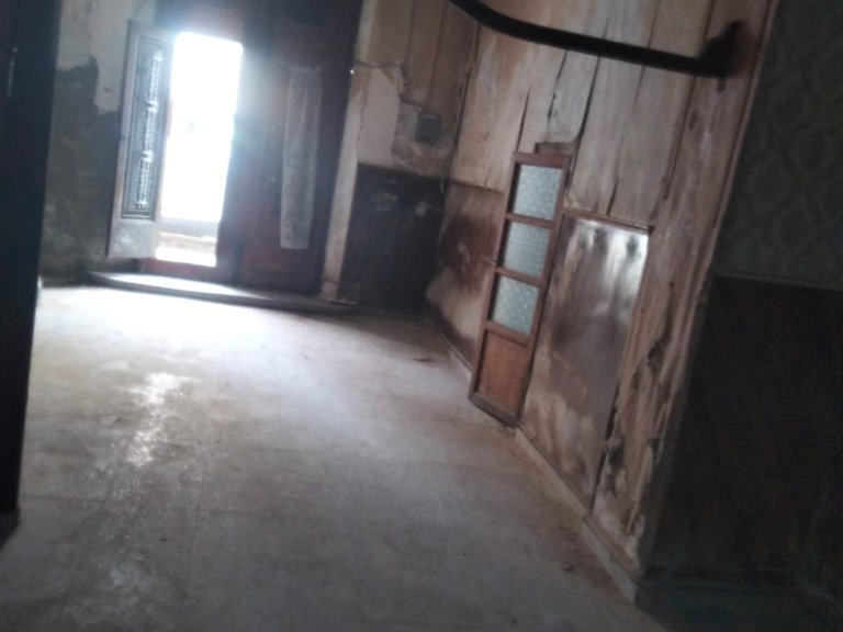 Casa para reformar o para derribar ubicada en Burjassot, valencia. 9