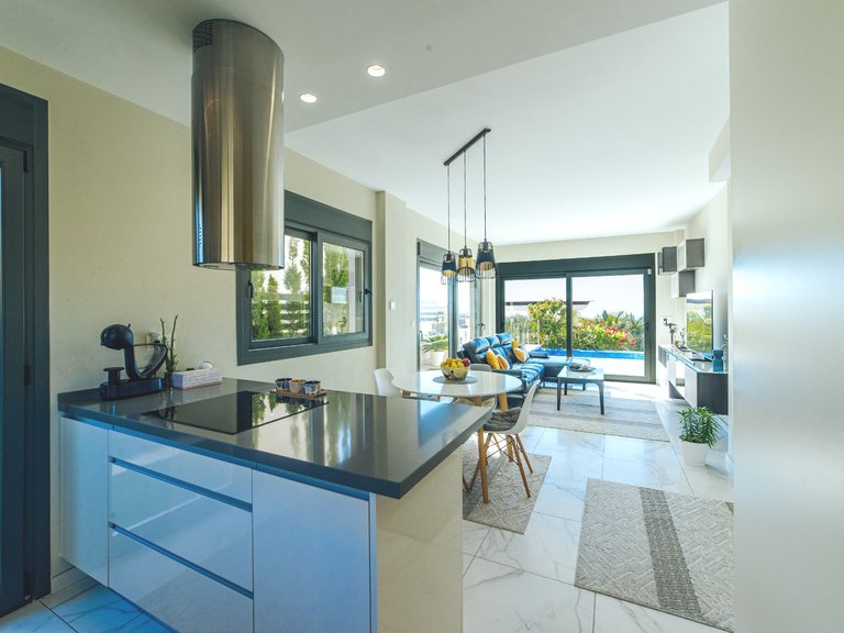 A Luxury 3 Bed 3 Bath Detached Villa with Private Pool and Parking. 11