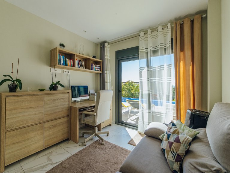 A Luxury 3 Bed 3 Bath Detached Villa with Private Pool and Parking. 15