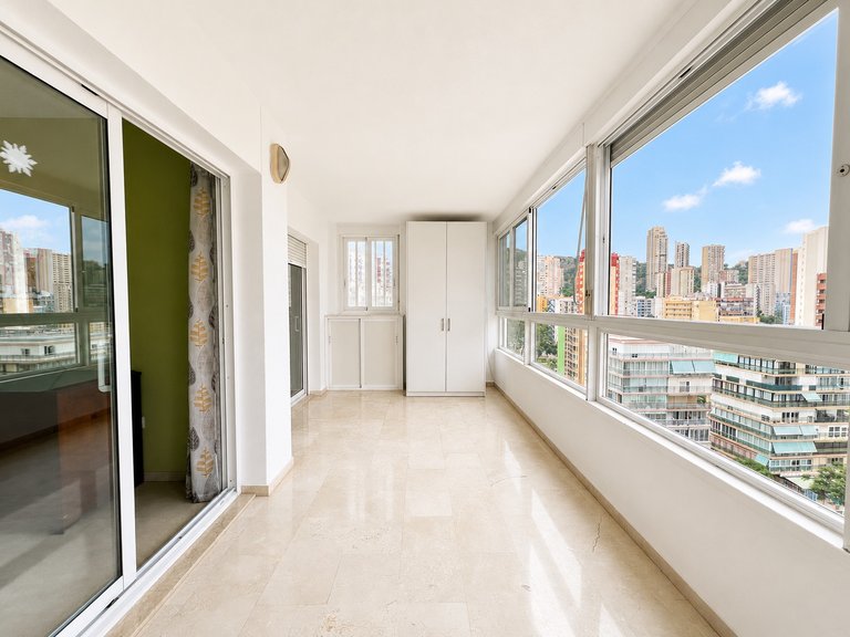 Exclusive apartment with large terrace, sea views and parking space in Gemelos 22 – Playa de Levante, Benidorm 3